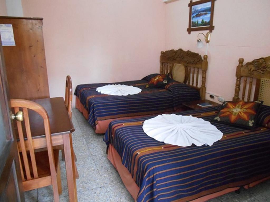 Hotel El Chaparral Panajachel Phòng bức ảnh