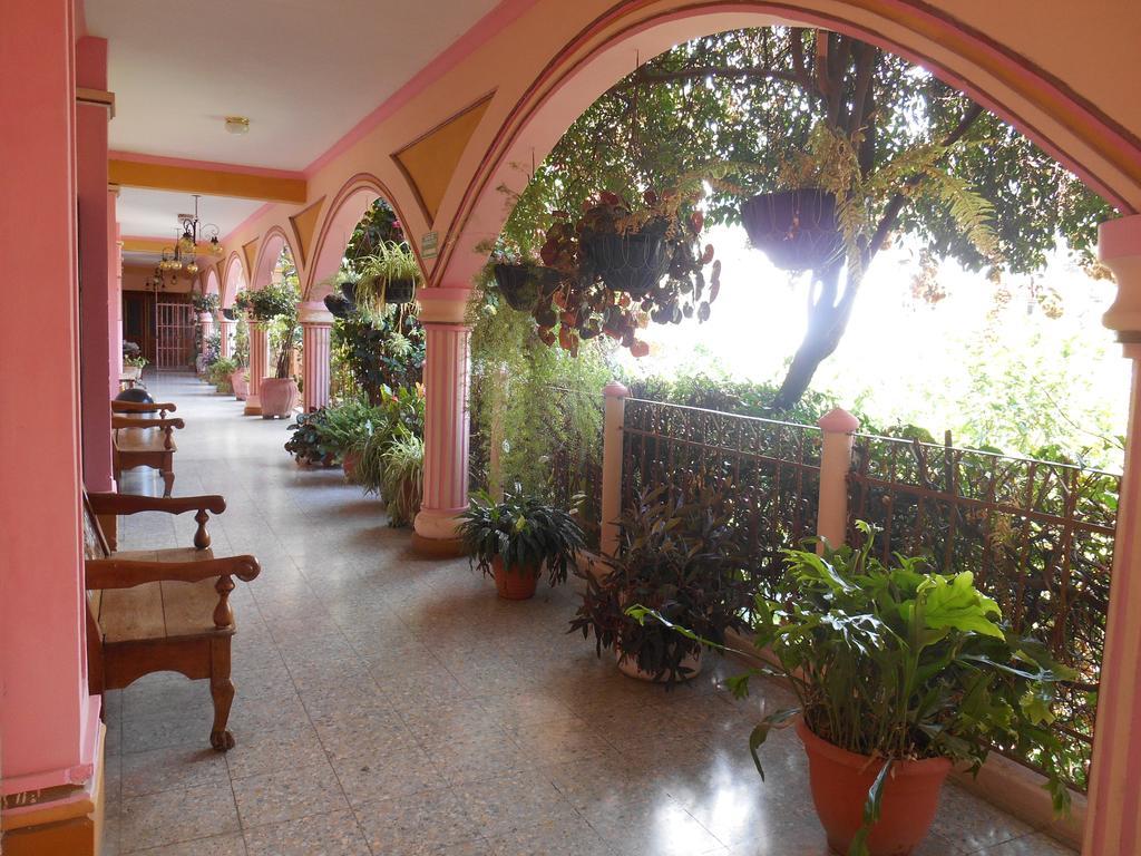 Hotel El Chaparral Panajachel Ngoại thất bức ảnh